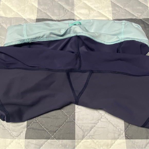 Blue Lululemon Run A Marathon Crop II, 8 - Picture 14 of 15